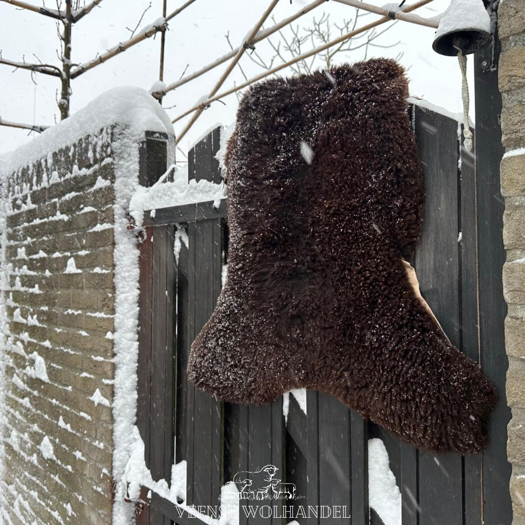Schapenvacht sneeuw reinigen